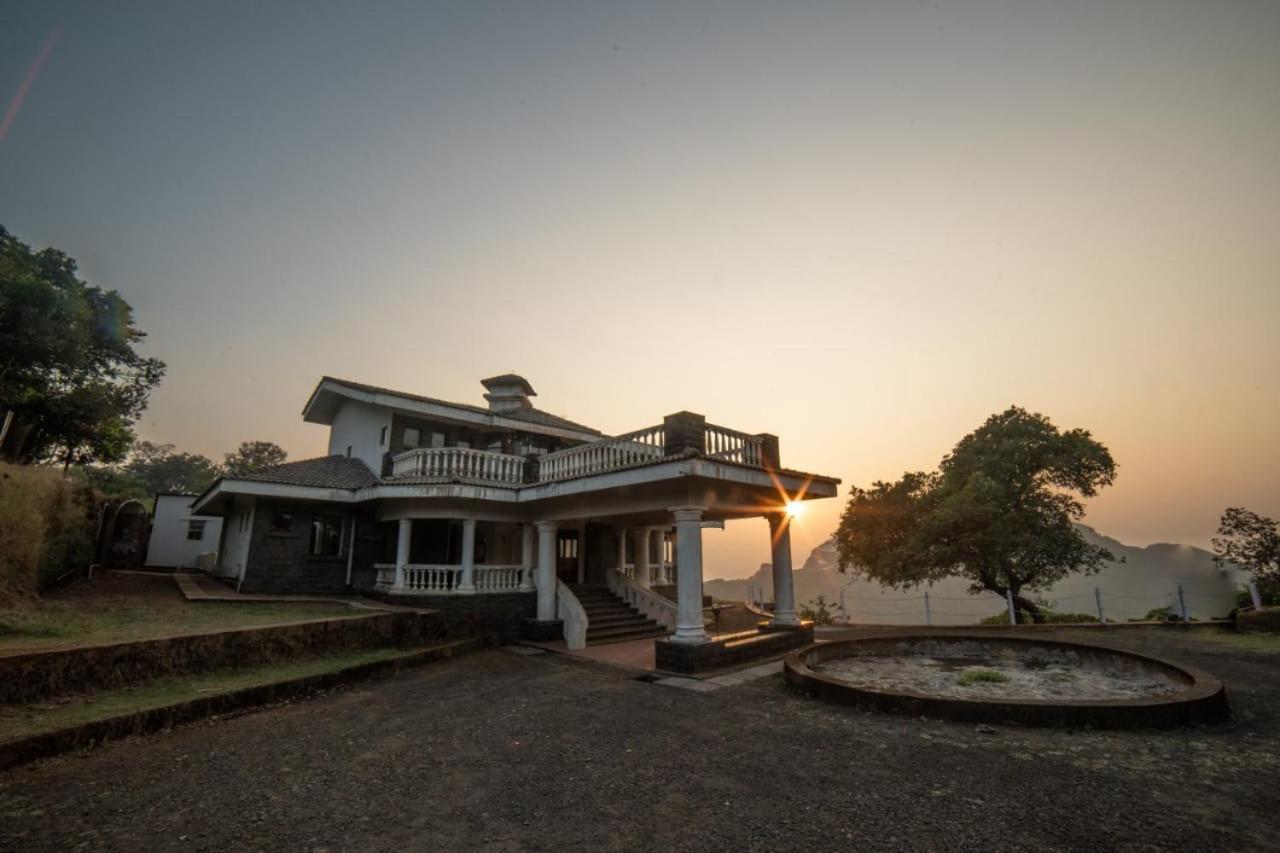 The Cliffhanger - Tarzan'S Villa In The Wilderness Kolhapur Exterior photo